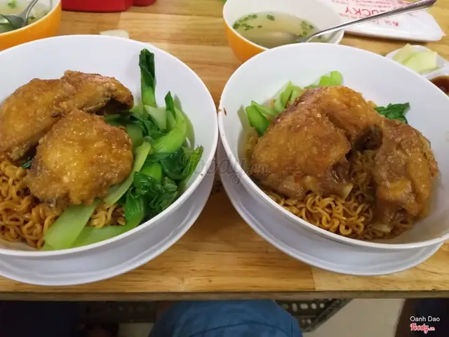 Lucky Mì Gà Da Giòn: Đánh Giá Chi Tiết Quán Ăn Nổi Tiếng Với Món Đặc Trưng