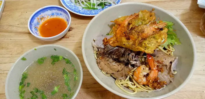 Đánh Giá Chi Tiết Quán Mì Sụa Tân Hương Nam: Trải Nghiệm 10 Năm