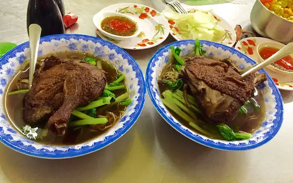 Đánh Giá Chi Tiết Quán Mì Vịt Tiềm A Cón Quang Trung: Trải Nghiệm Ẩm Thực Trung Hoa Đậm Chất Gia Truyền Đánh Giá Chi Tiết Quán Mì Vịt Tiềm A Cón Quang Trung: Trải Nghiệm Ẩm Thực Trung Hoa Đậm Chất Gia Truyền