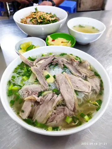 Đánh Giá Chi Tiết Quán Miến Ngan 101 Cầu Giấy: Trải Nghiệm Ẩm Thực Hà Nội Đích Thực