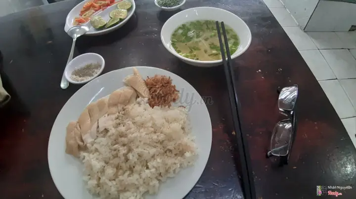 Miến Gà & Phở Gà Sơn Nga: Review Chi Tiết Quán Ăn Nổi Tiếng Ở Quận Phú Nhuận