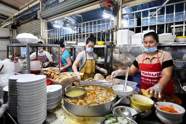 Phở Miến Gà Kỳ Đồng: Review Chi Tiết Quán Ăn Được Michelin Vinh Danh