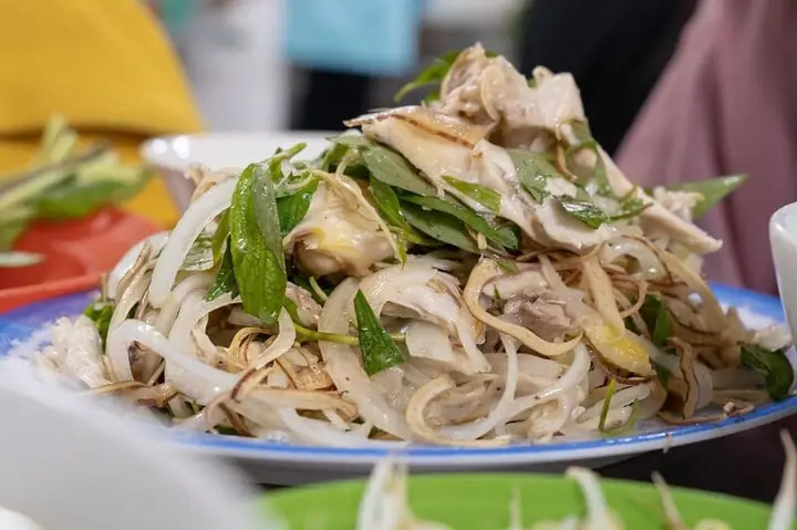 Phở Miến Gà Kỳ Đồng: Review Chi Tiết Quán Ăn Được Michelin Vinh Danh