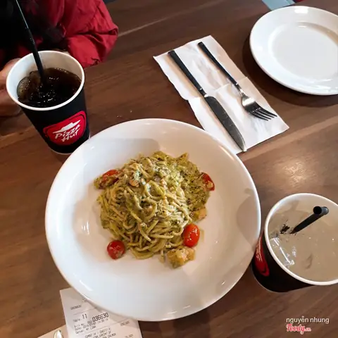 Pizza Hut Lê Văn Khương: Đánh Giá Toàn Diện Về Trải Nghiệm Ăn Uống Tại Quận 12