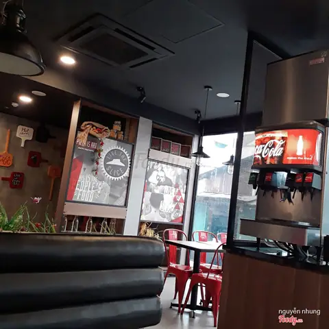 Pizza Hut Lê Văn Khương: Đánh Giá Toàn Diện Về Trải Nghiệm Ăn Uống Tại Quận 12