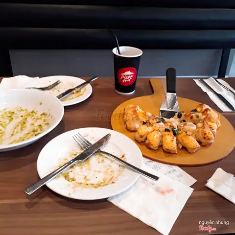 Pizza Hut Lê Văn Khương: Đánh Giá Toàn Diện Về Trải Nghiệm Ăn Uống Tại Quận 12