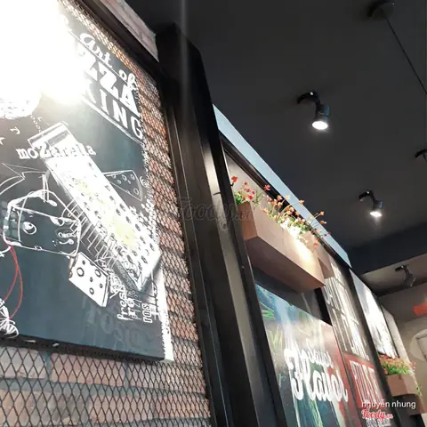 Pizza Hut Lê Văn Khương: Đánh Giá Toàn Diện Về Trải Nghiệm Ăn Uống Tại Quận 12