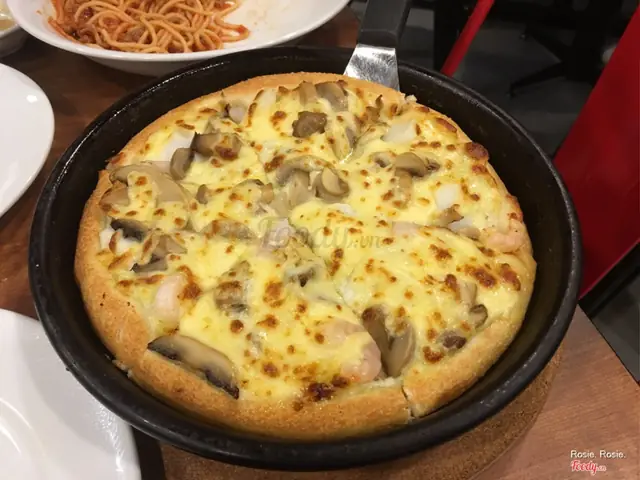 Đánh Giá Chi Tiết Pizza Hut Trần Đăng Ninh: Trải Nghiệm Thực Tế Và Phân Tích Toàn Diện