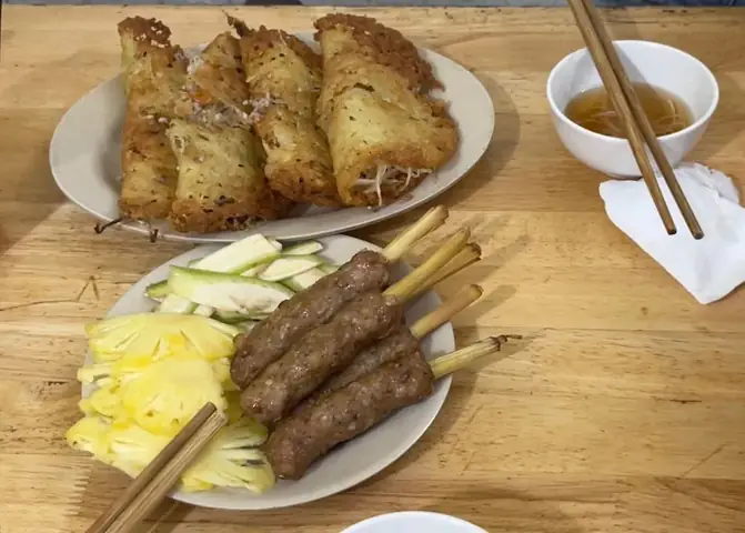 Review Chi Tiết Quán Bánh Xèo Tư Đông Hà Nội: Trải Nghiệm Thực Tế & Đánh Giá Khách Quan