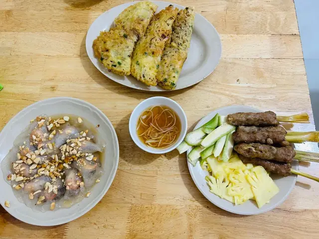 Review Chi Tiết Quán Bánh Xèo Tư Đông Hà Nội: Trải Nghiệm Thực Tế & Đánh Giá Khách Quan