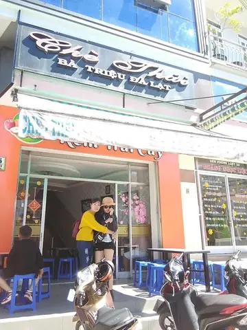 Quán Chè Thái Bà Triệu: Trải Nghiệm Đồ Ngọt Quen Thuộc Nhưng Đầy Chất Lượng Tại Đà Lạt Quán Chè Thái Bà Triệu: Trải Nghiệm Đồ Ngọt Quen Thuộc Nhưng Đầy Chất Lượng Tại Đà Lạt