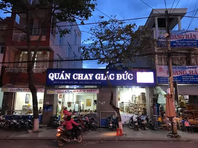 Đánh Giá Toàn Diện Quán Cơm Chay Giác Đức: Trải Nghiệm Ẩm Thực Chay Đậm Chất Buôn Ma Thuột