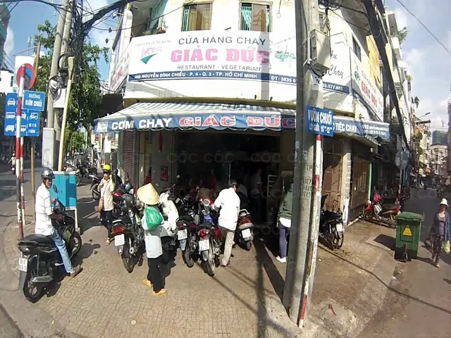 Đánh Giá Toàn Diện Quán Cơm Chay Giác Đức: Trải Nghiệm Ẩm Thực Chay Đậm Chất Buôn Ma Thuột