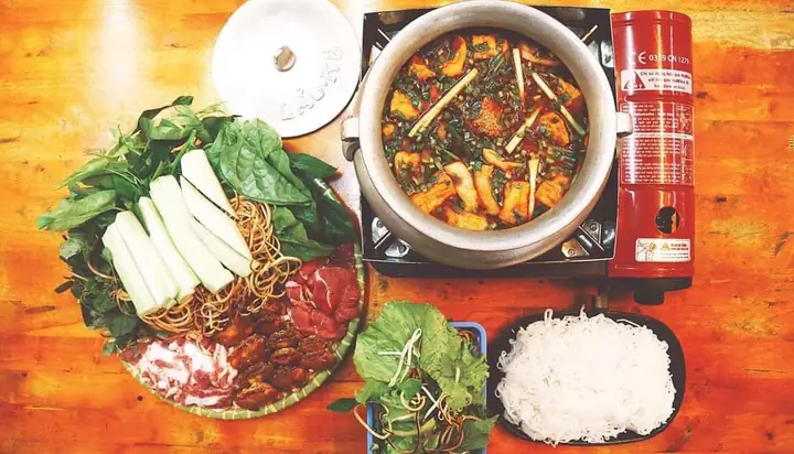 Quán Kệ Lẩu Cua Đồng: Trải Nghiệm Ẩm Thực Hà Nội Đậm Chất