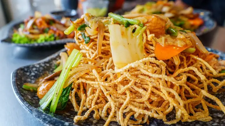 Đánh Giá Quán Mì Xào Giòn Nghèo: Trải Nghiệm Thực Tế Và Phân Tích