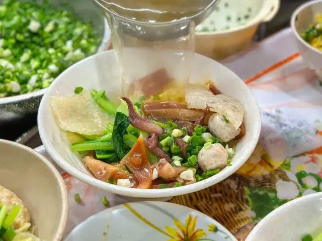 Review Quán Sủi Cảo Thiên Thiên: Hương Vị Gốc Hoa Đậm Đà 30 Năm Review Quán Sủi Cảo Thiên Thiên: Hương Vị Gốc Hoa Đậm Đà 30 Năm