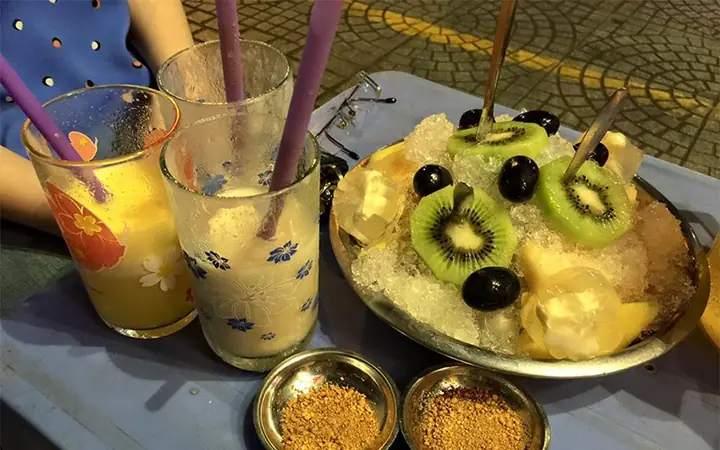 Sinh Tố Lê Thị Riêng: Quán Ăn Vặt Quen Thuộc Cho Sinh Viên Quận 1