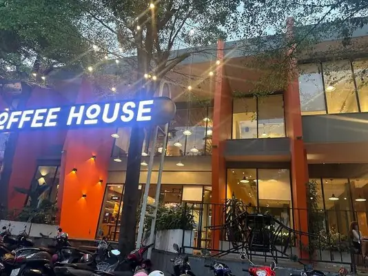 The Coffee House Trung Sơn: Đánh Giá Toàn Diện Về Không Gian, Đồ Uống Và Dịch Vụ
