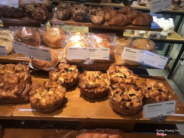 Review Tous Les Jours Hậu Giang: Đánh Giá Toàn Diện Về Bánh Ngọt Và Không Gian Hàn Quốc Review Tous Les Jours Hậu Giang: Đánh Giá Toàn Diện Về Bánh Ngọt Và Không Gian Hàn Quốc