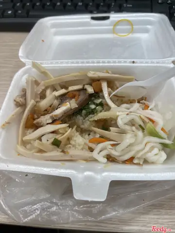 Đánh Giá Chi Tiết Xôi Chè Bùi Thị Xuân: Quán Xôi Gia Truyền Nổi Tiếng Sài Gòn