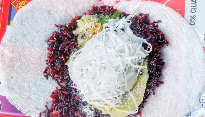 Đánh Giá Chi Tiết Xôi Nếp Than Cô Thúy: Món Quen Mà Lạ Giữa Lòng Sài Gòn Đánh Giá Chi Tiết Xôi Nếp Than Cô Thúy: Món Quen Mà Lạ Giữa Lòng Sài Gòn