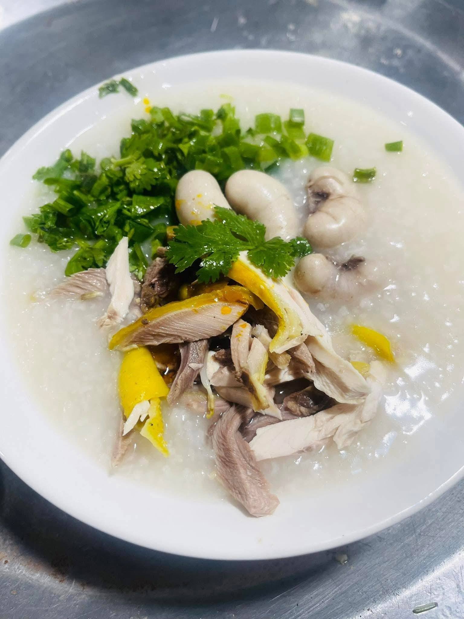 Bật mí công thức nấu cháo kê gà cho bé ăn dặm ngon miệng hơn