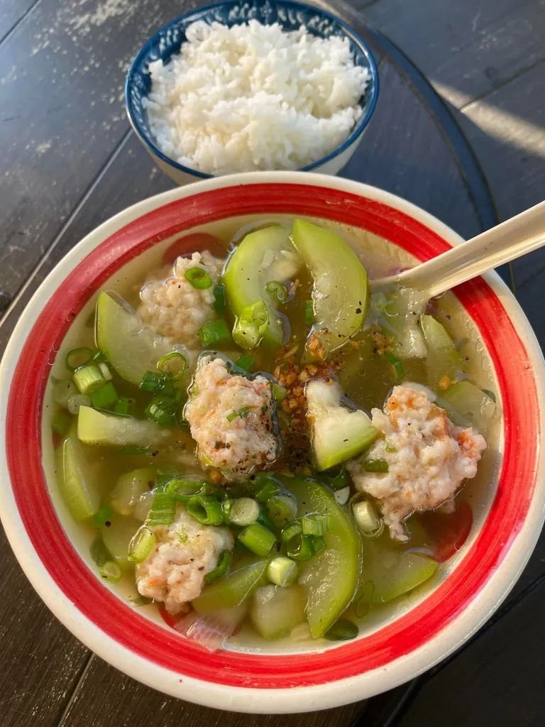 Cách cắt bầu nấu canh đẹp mắt giúp bữa cơm thêm hấp dẫn 2 Cách cắt bầu nấu canh giúp món ăn nhanh chín hơn