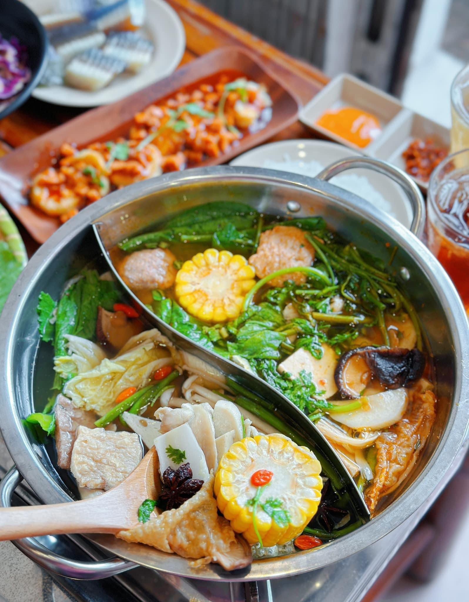 Cách nấu nước lẩu từ rau củ quả thanh đạm, ăn hoài không chán