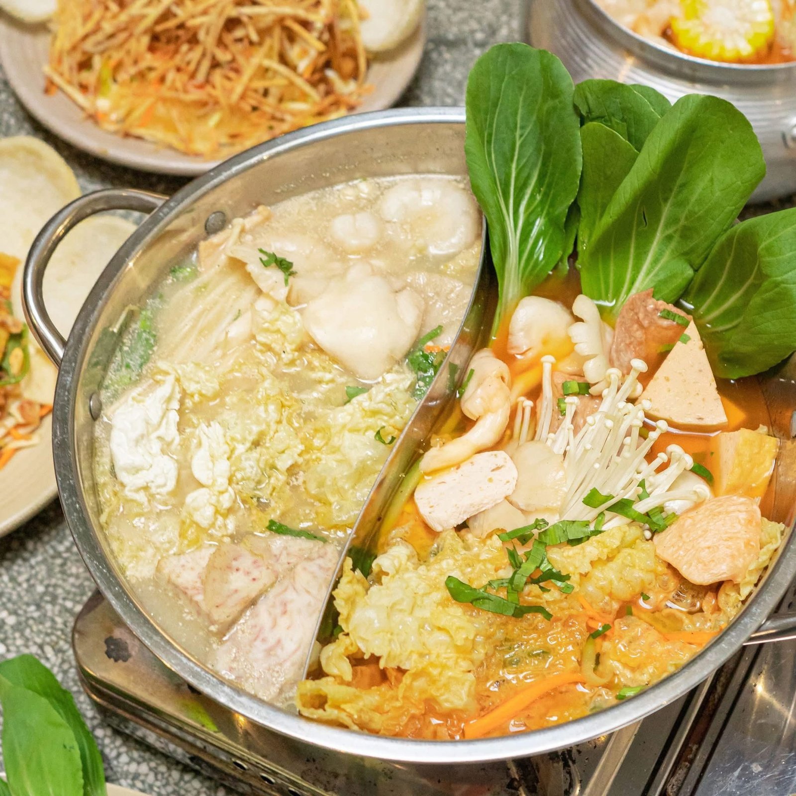 Cách nấu nước lẩu từ rau củ quả thanh ngọt, dễ làm tại nhà