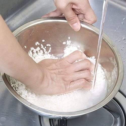 Bí quyết áp dụng cách ngâm gạo nếp nấu xôi thơm ngon 2 Cách ngâm gạo nếp nấu xôi giúp hạt chín đều thơm dẻo