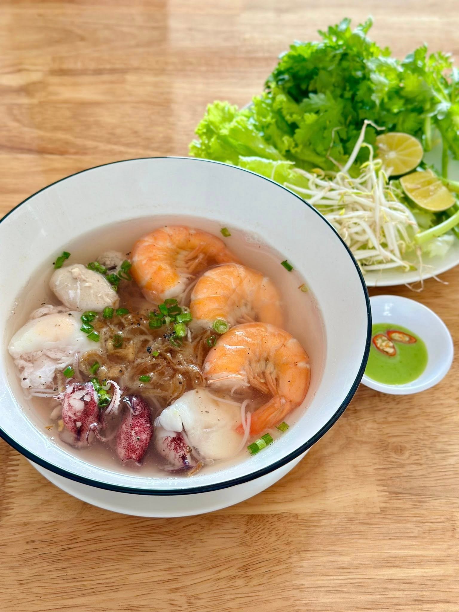 Hé lộ cách nấu nước lèo hủ tiếu người Hoa ngon chuẩn gốc