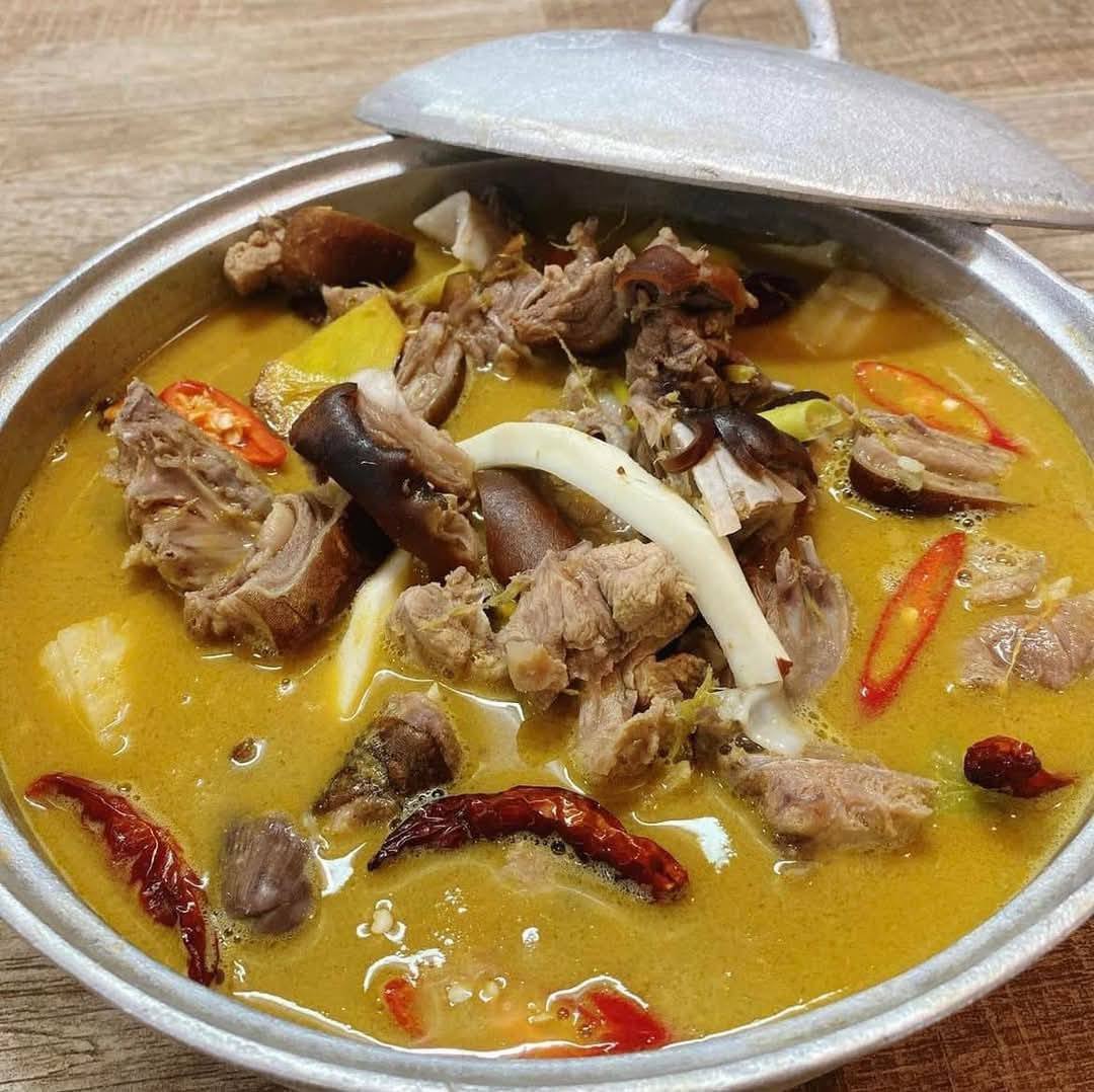 Học Ngay Cách Nấu Lẩu Mèo Nước Dừa Full Topping Siêu Hấp Dẫn 3 Học Ngay Cách Nấu Lẩu Mèo Nước Dừa Full Topping Siêu Hấp Dẫn
