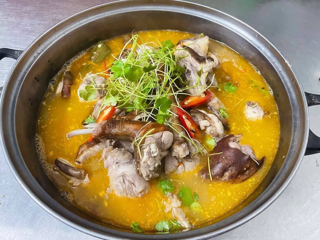 Khám Phá Cách Nấu Lẩu Mèo Nước Dừa Sáng Tạo Với Rau Củ Theo Mùa