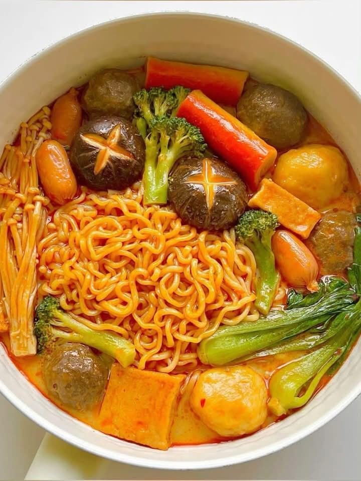 Công thức cách nấu mì nước ngon nhanh gọn cho ngày bận rộn 1 Thưởng thức tô mì đậm đà với cách nấu mì nước ngon dễ làm
