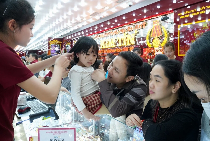 Cập Nhật Giá Vàng Kim Tín Cao Bằng Hôm Nay Biến Động Ra Sao? 2 Bản tin thị trường vàng sáng 27/3/2026: Giá vàng thế giới giảm mạnh, trong nước giảm theo