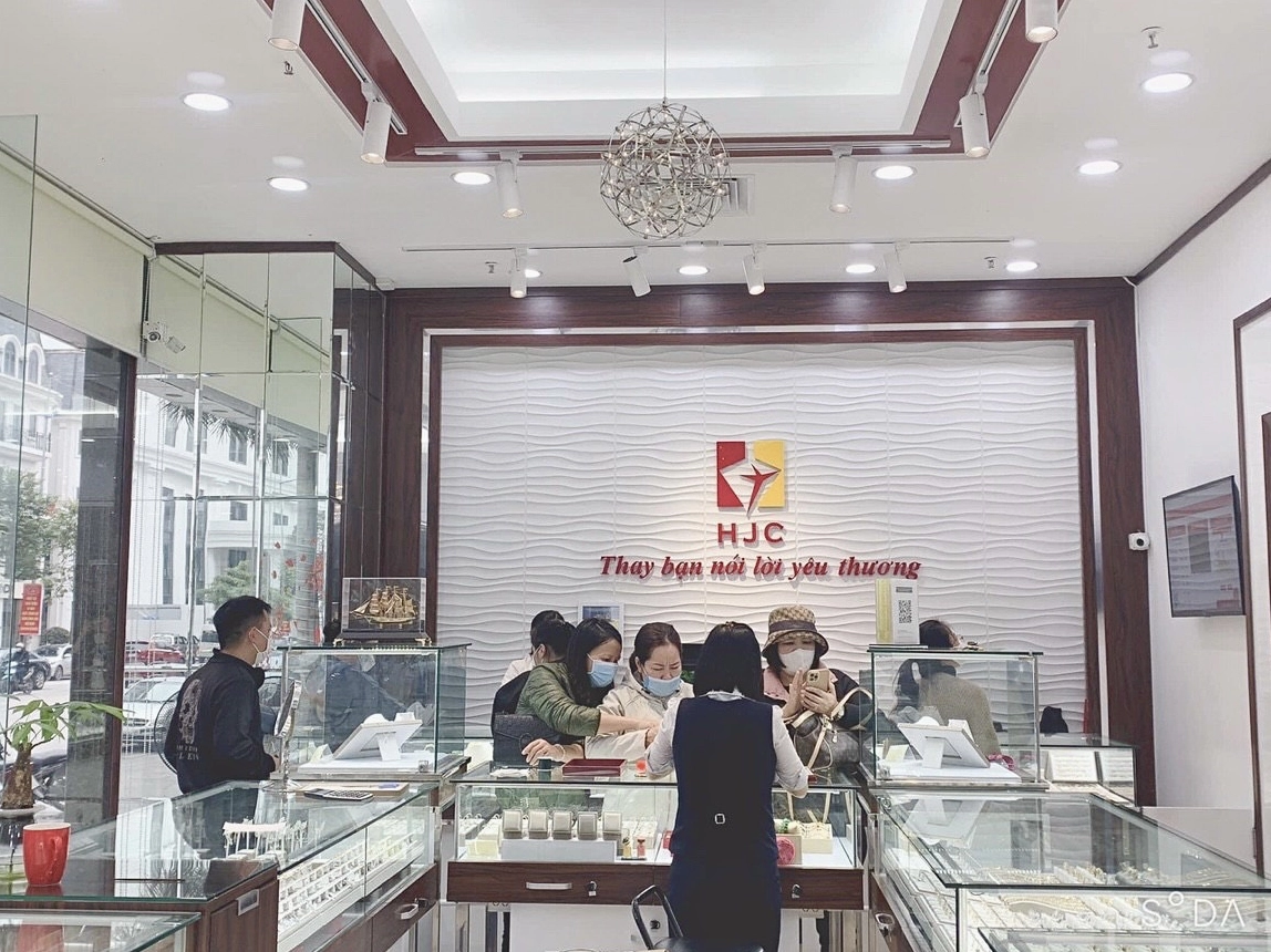 Mua vàng tại tiệm vàng HJC Hạ Long