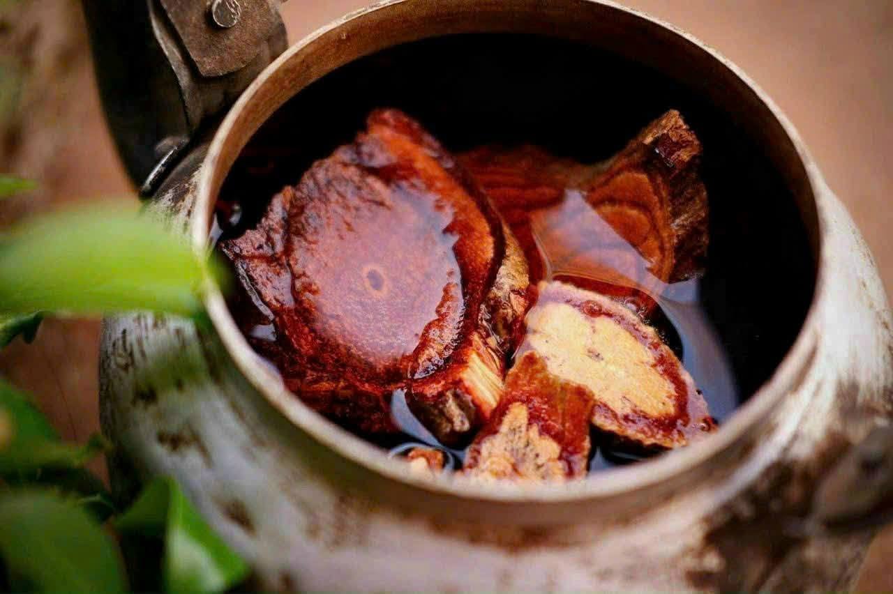 Mẹo giúp cách nấu nước cây cỏ máu đậm màu mà không quá chát 2 Cách nấu nước cây cỏ máu và những lưu ý quan trọng cần biết