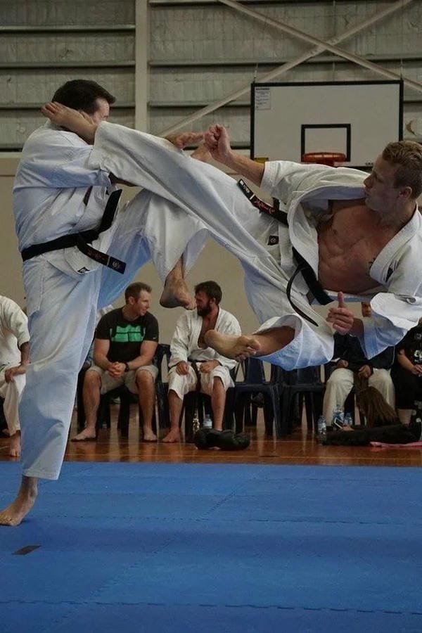 176+ Ảnh dí nhau cực căng với những màn combat đầy kịch tính 10 ảnh dí nhau 10