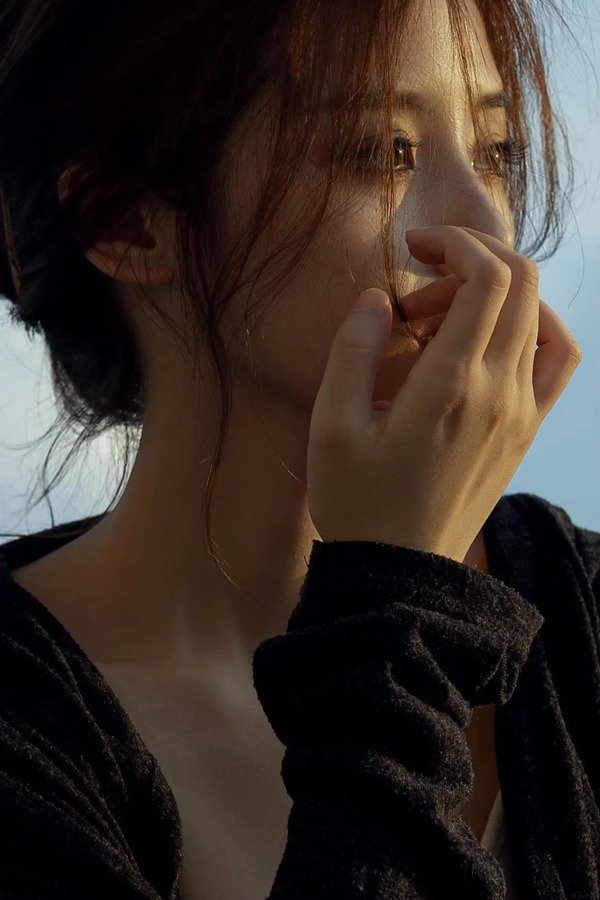 ảnh girl che mặt buồn 10