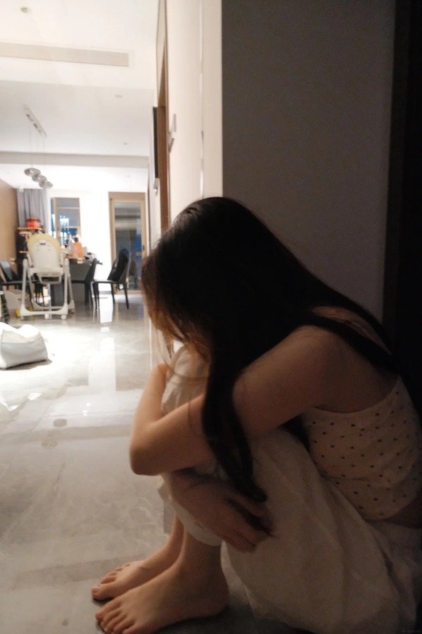 ảnh girl che mặt buồn 11
