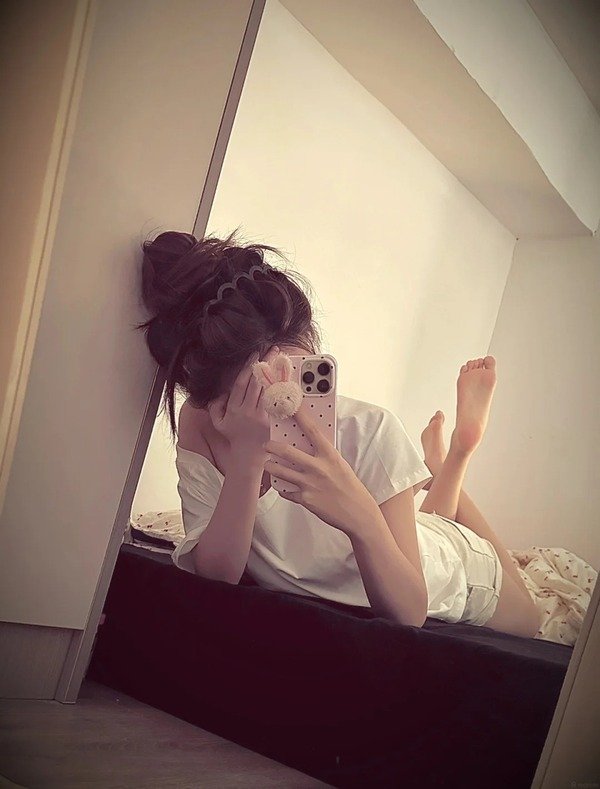 ảnh girl che mặt buồn 12