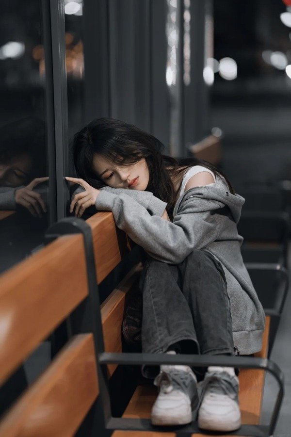 ảnh girl che mặt buồn 15