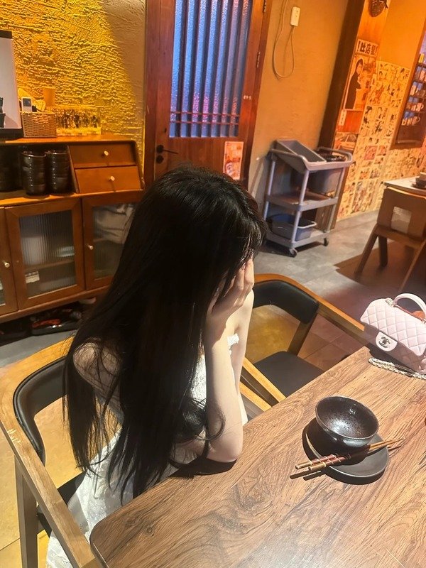ảnh girl che mặt buồn 16