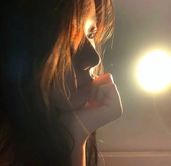 ảnh girl che mặt buồn 21