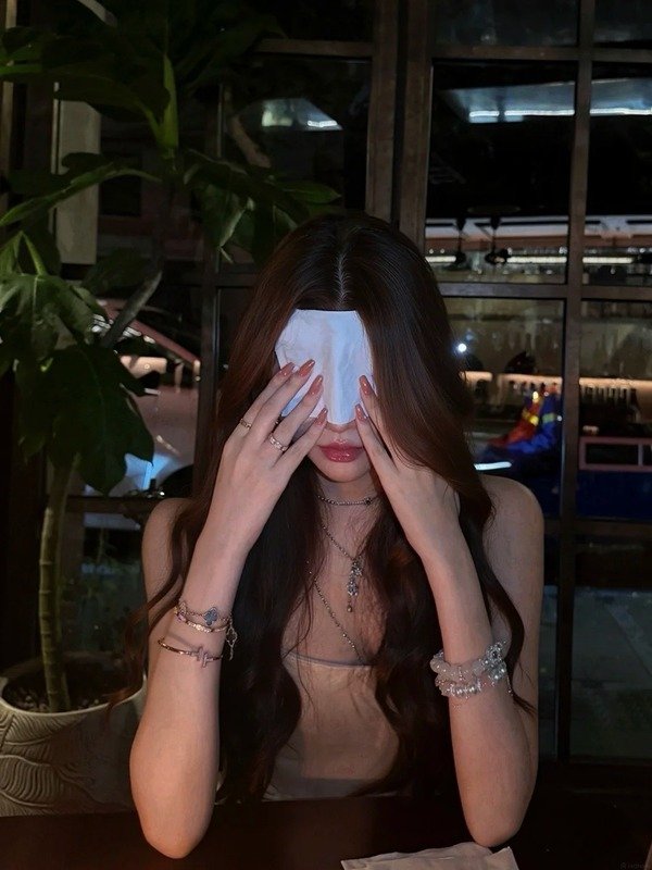 ảnh girl che mặt buồn 26