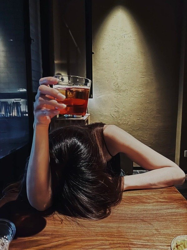 lạnh lùng ảnh girl che mặt buồn