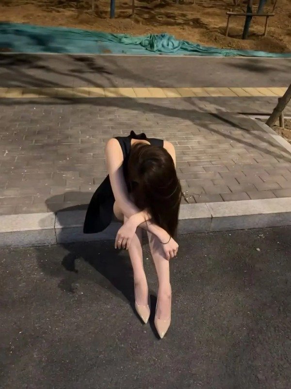 ảnh girl che mặt buồn 5