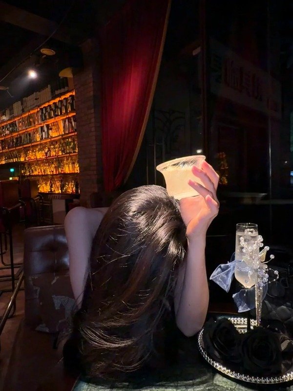 ảnh girl che mặt buồn 6
