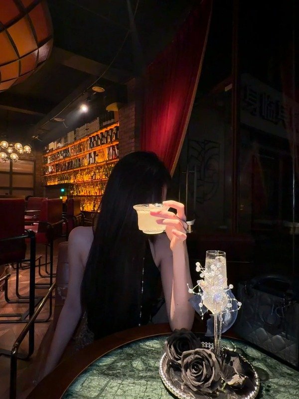 ảnh girl che mặt buồn 7