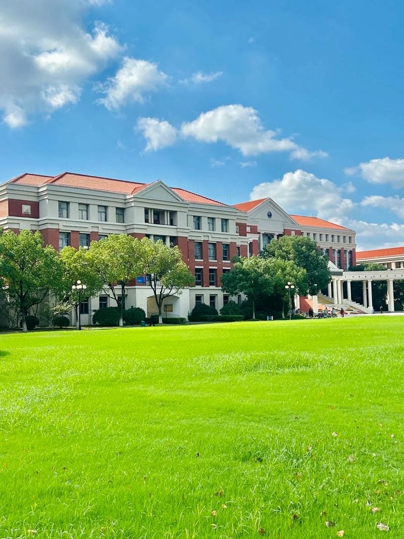 188+ Ảnh trường học xanh với những góc check in đẹp bất ngờ 29 ảnh trường học xanh 2